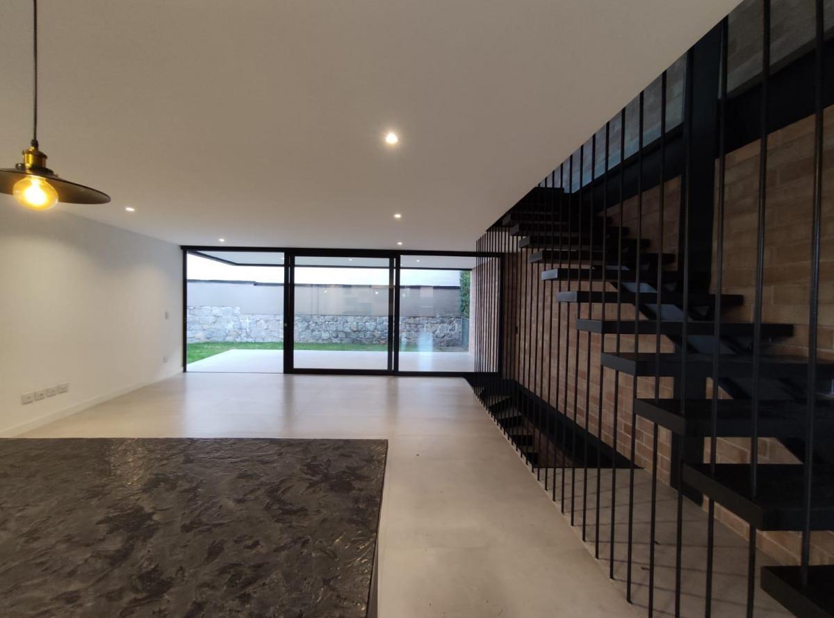 Casa en Venta en Cumbayá Sector La Primavera Conjunto Privado con Piscina — imagen 8