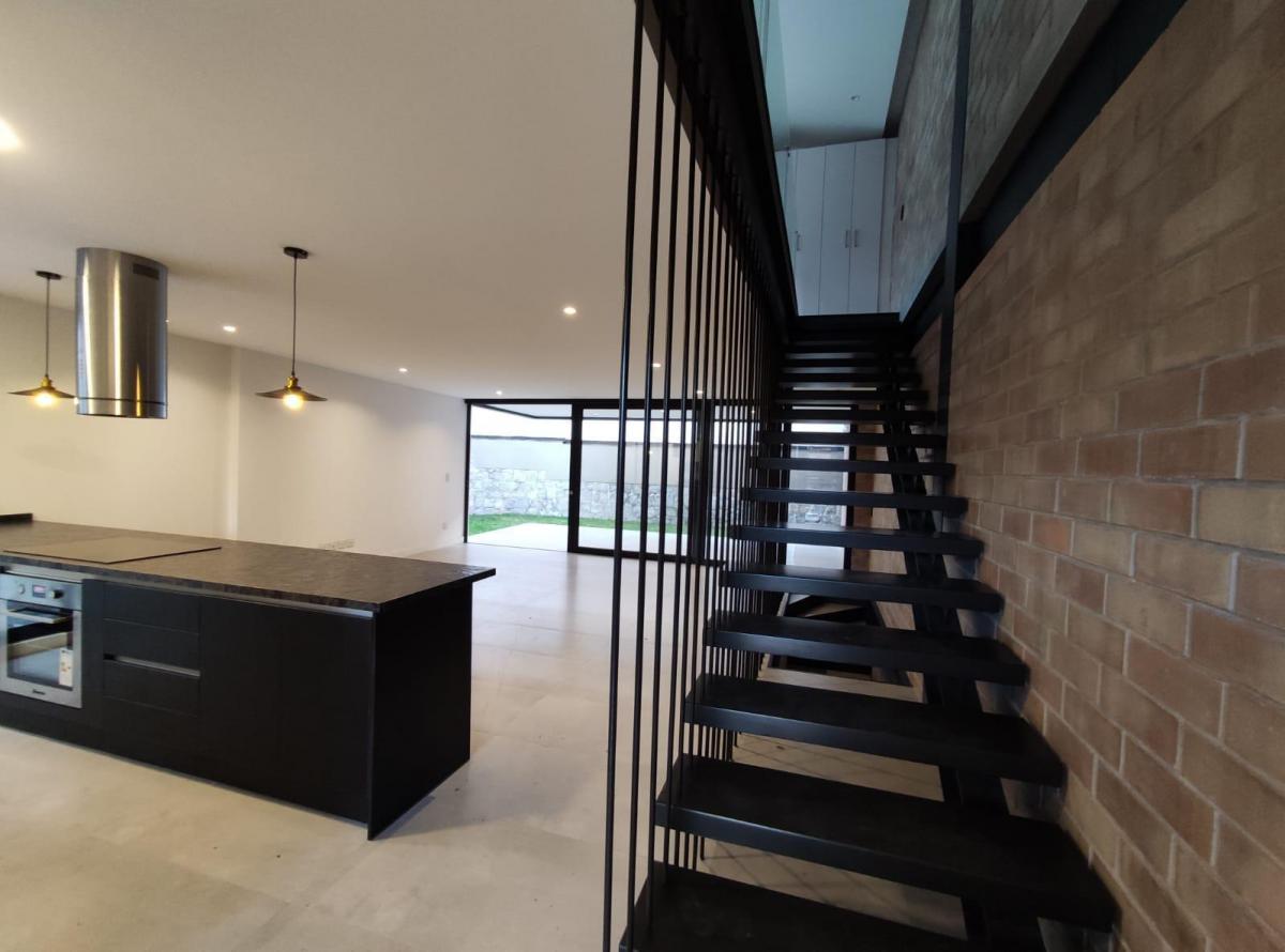 Casa en Venta en Cumbayá Sector La Primavera Conjunto Privado con Piscina — imagen 4