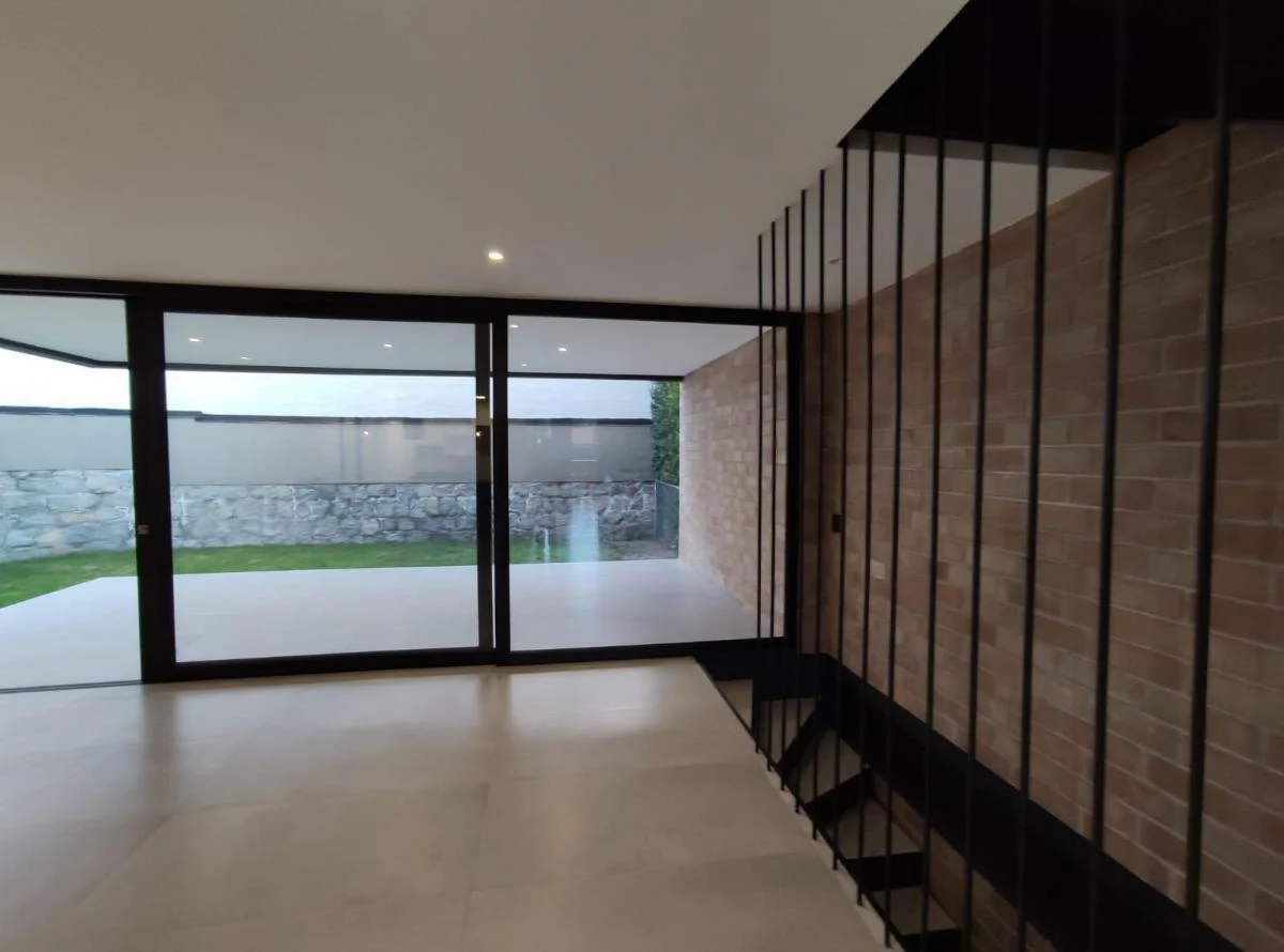 Casa en Venta en Cumbayá Sector La Primavera Conjunto Privado con Piscina — imagen 3