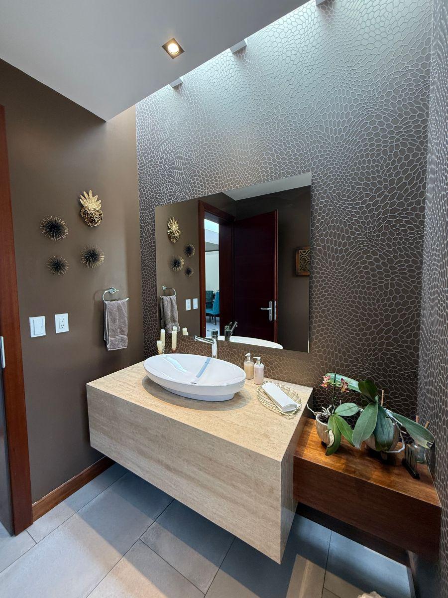 Espectacular Casa Moderna en Venta en Nayón — imagen 7
