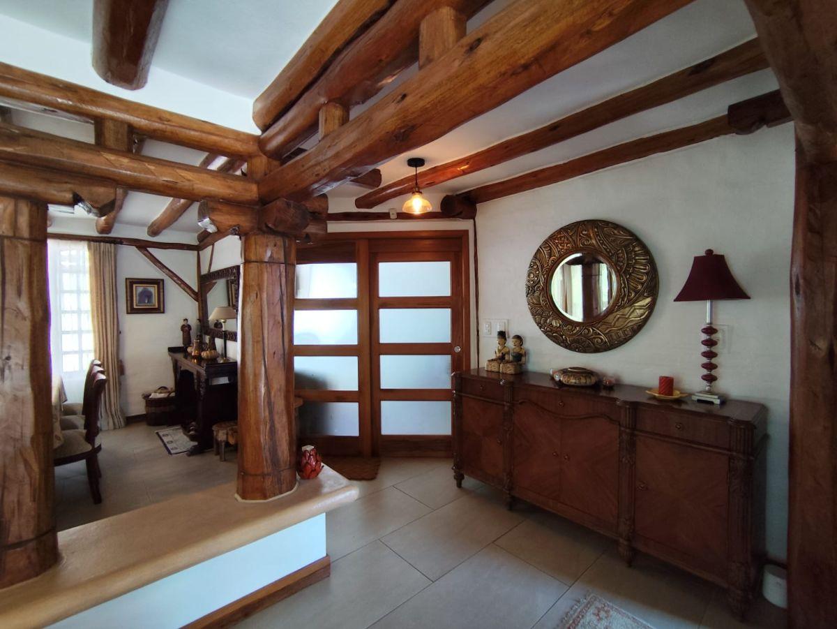 Acogedora Casa Rústica en Madera y Ladrillo — imagen 9