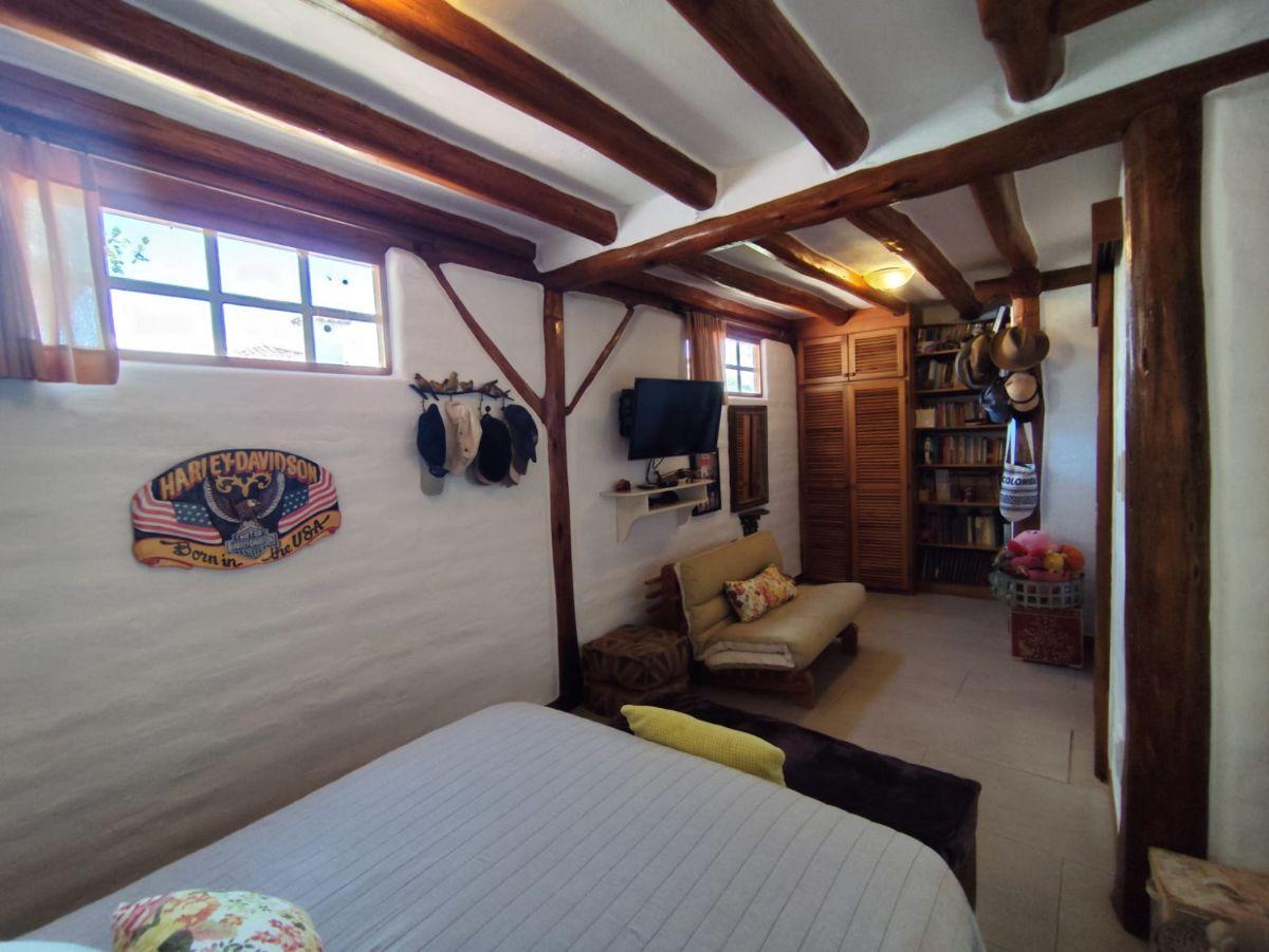 Acogedora Casa Rústica en Madera y Ladrillo — imagen 4