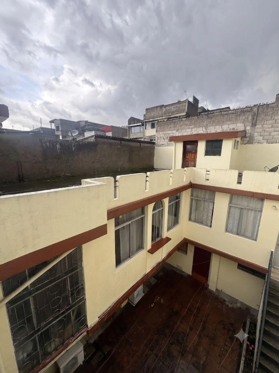 Venta Casa Rentera (A Una Cuadra del Colegio Montufar) — imagen 9