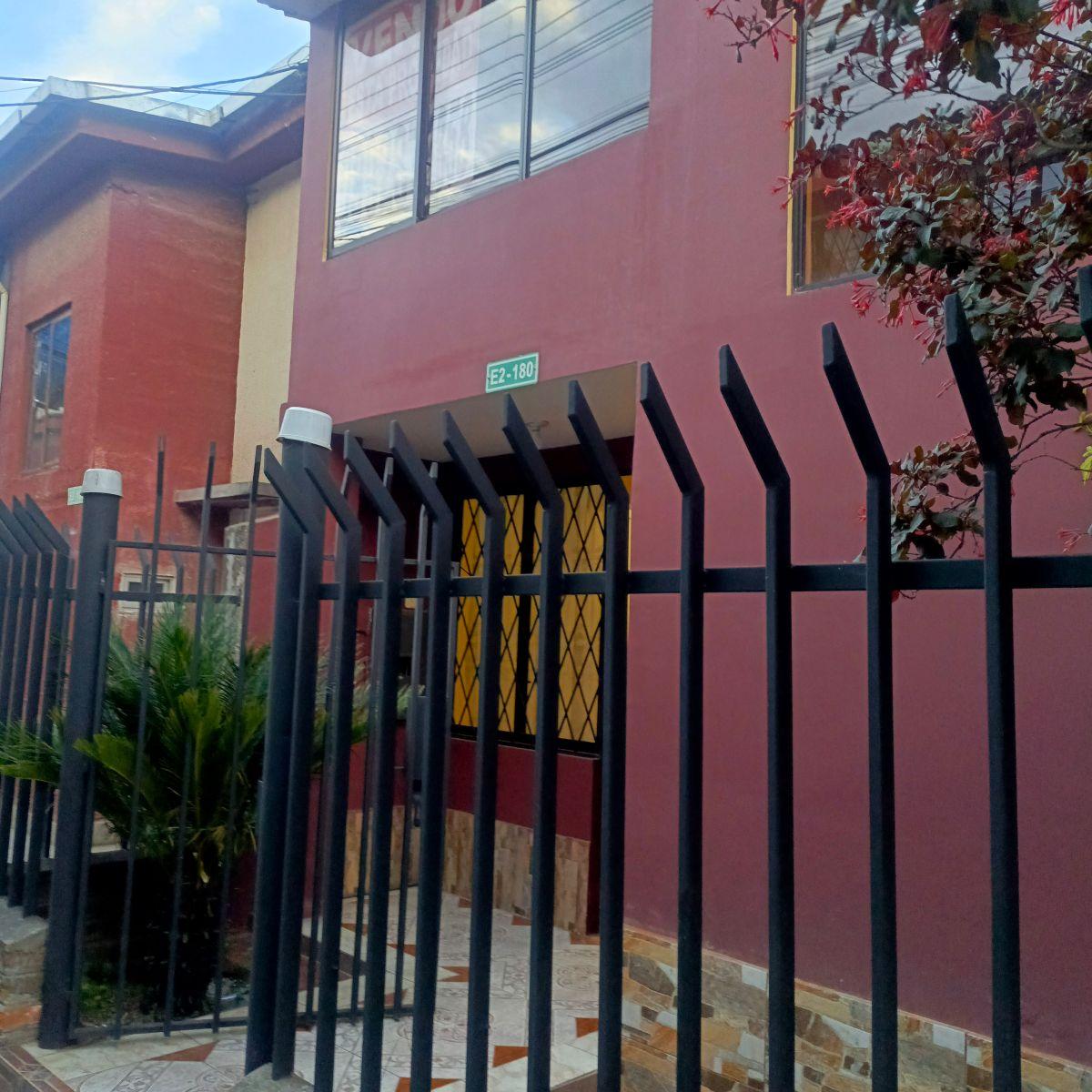 Casa Hermosa de Venta en Marianitas de 2 Pisos — imagen 8