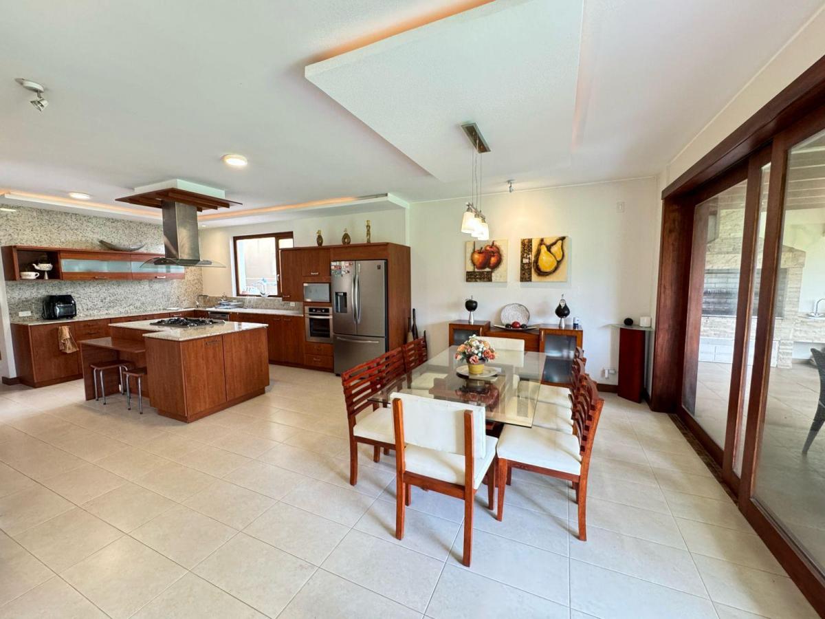 Venta Casa Lujo Cumbayá - Miravalle 4 Dorm. en Urbanización — imagen 6