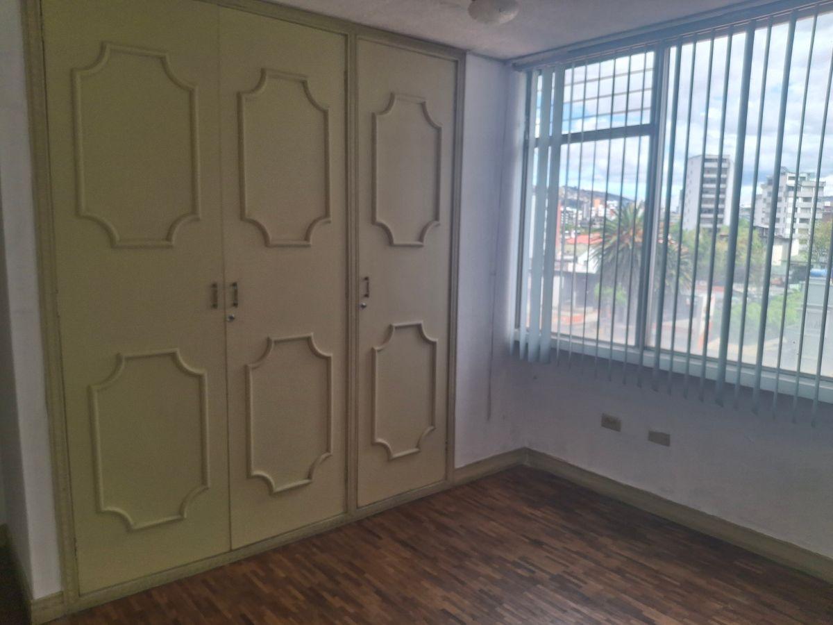 Av Colon, Departamento de 3 Habitaciones, Vista, 1 Parqueo — imagen 3