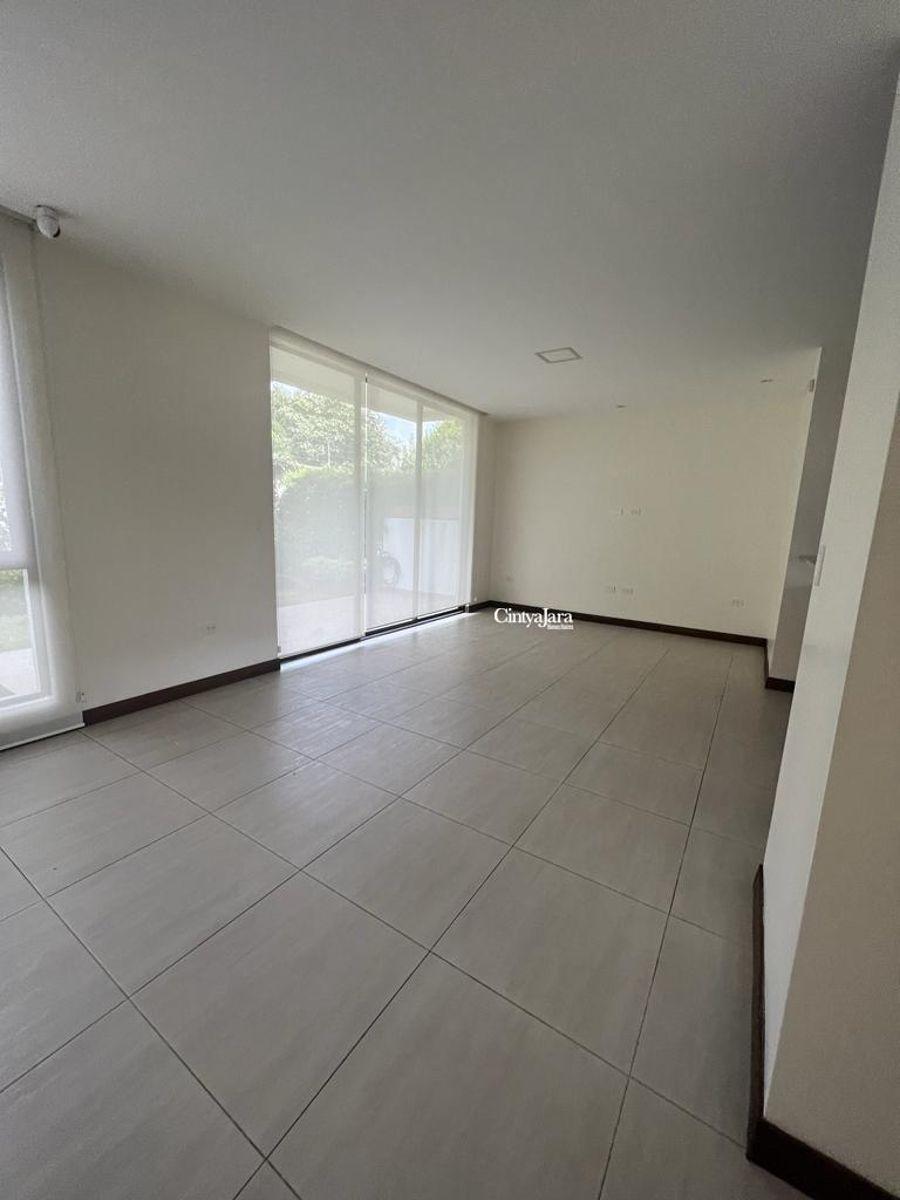 Casa en Venta, en Conjunto, Excelente Ubicación, 3 Dorm., Jardín — imagen 8