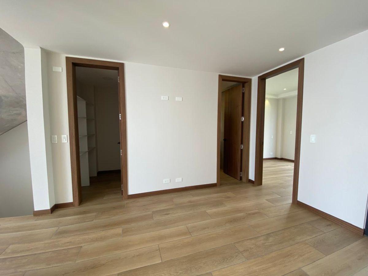 En Venta: Última Casa a Estrenar, de 3 Dorm. + Estudio y Jardín, en Urbanización Campo Alegre — imagen 5