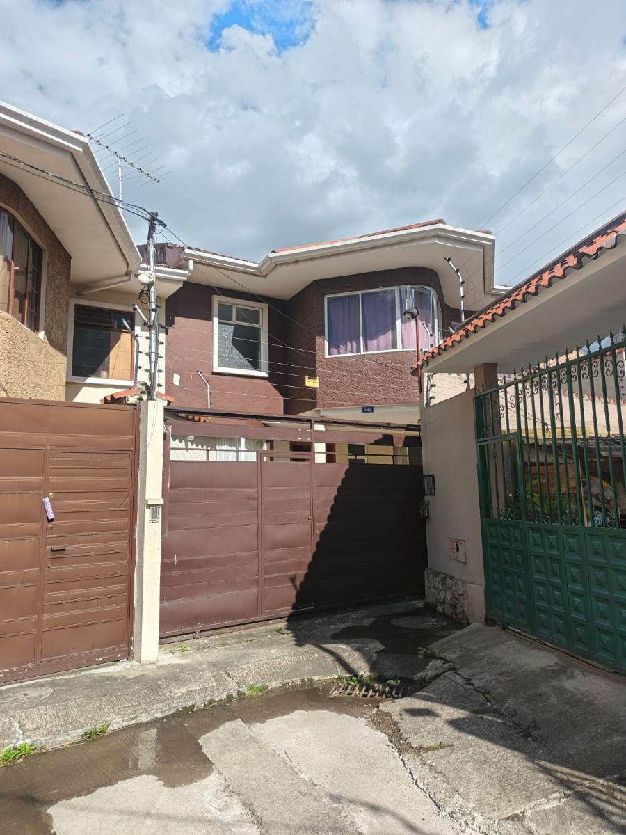Casa de 220 m² con 3 Dorm. en Venta a Una Cuadra de La Av Primero de Mayo, Azuay — imagen 10