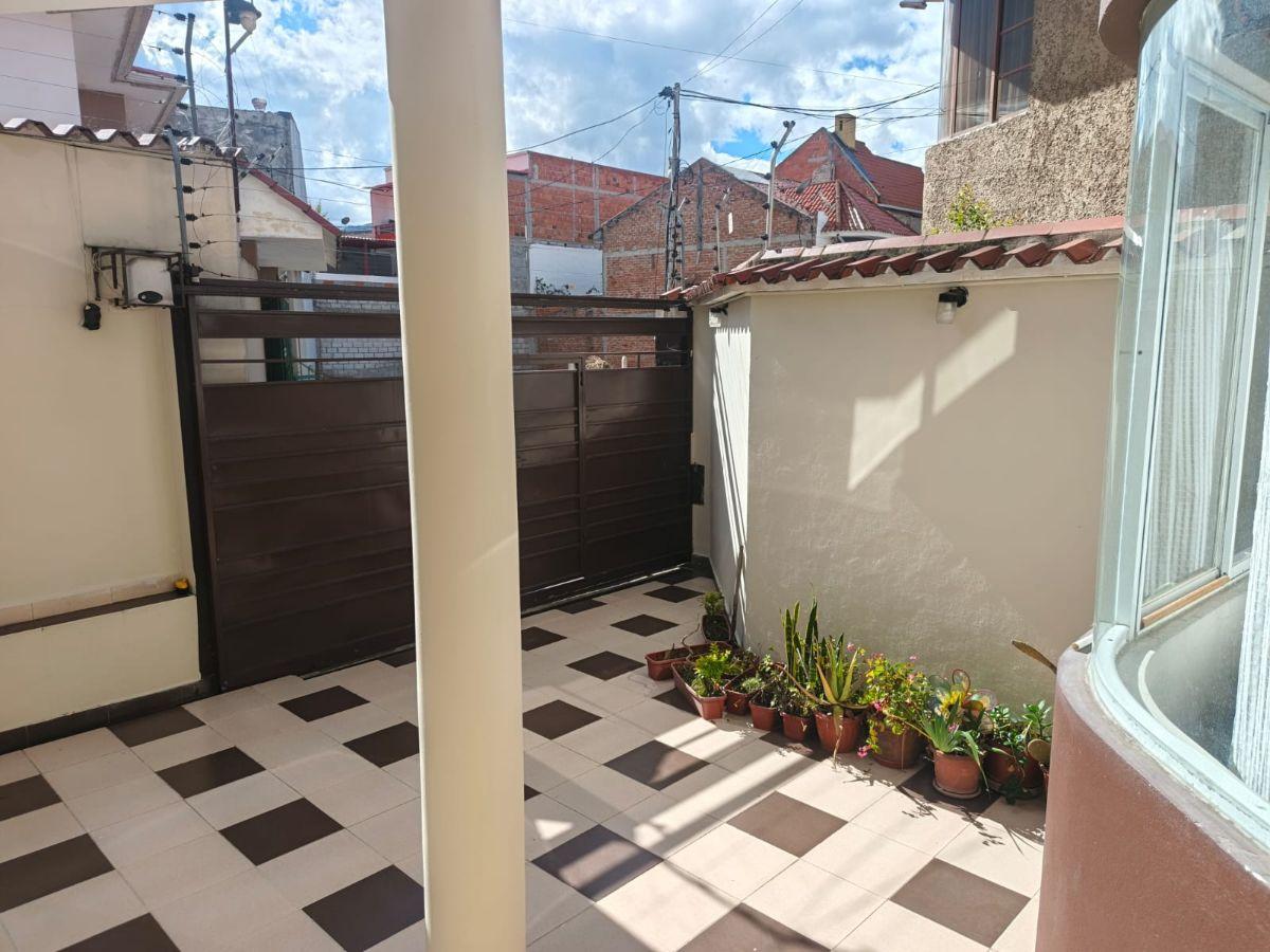 Casa de 220 m² con 3 Dorm. en Venta a Una Cuadra de La Av Primero de Mayo, Azuay — imagen 9