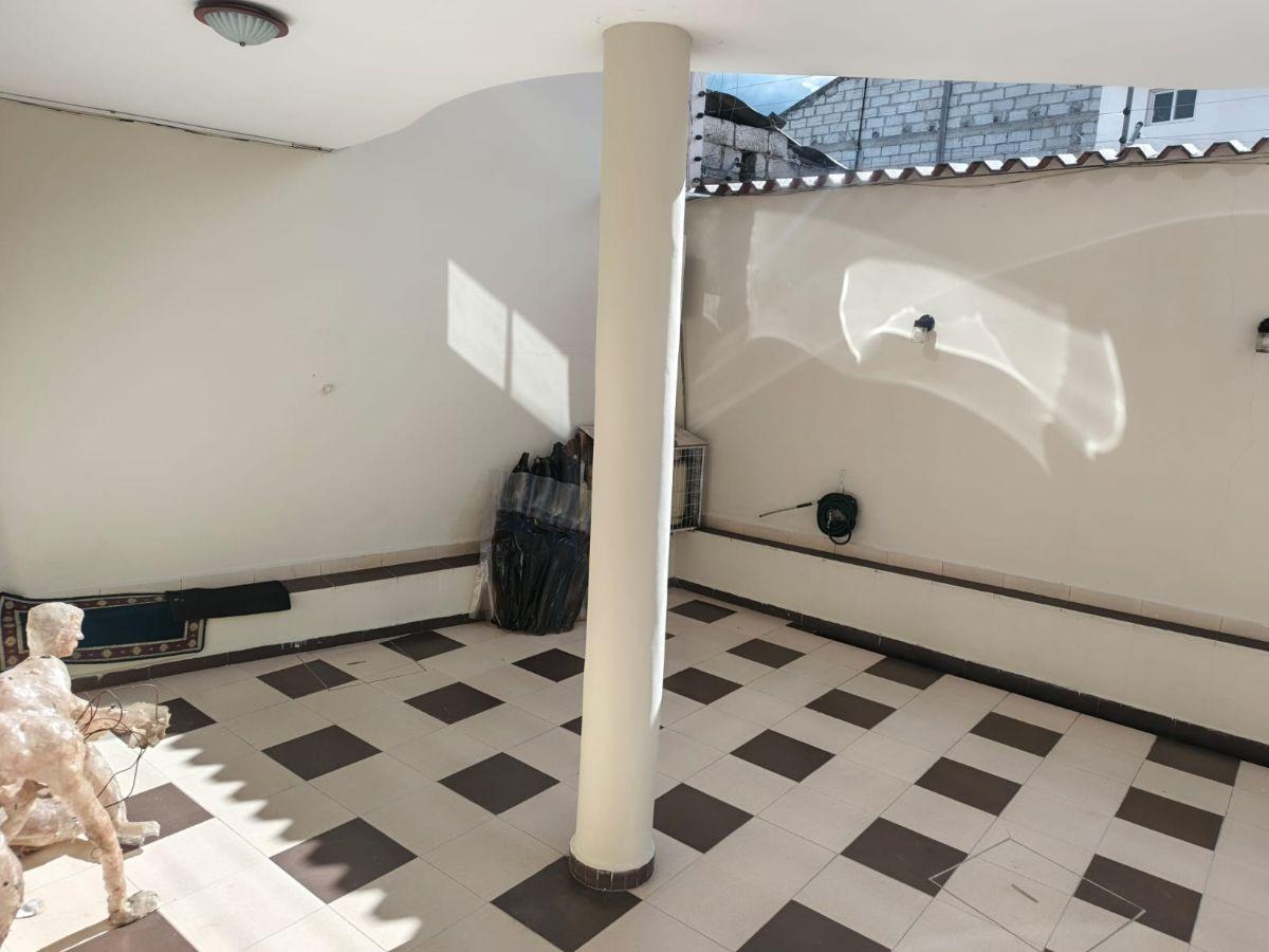 Casa de 220 m² con 3 Dorm. en Venta a Una Cuadra de La Av Primero de Mayo, Azuay — imagen 8
