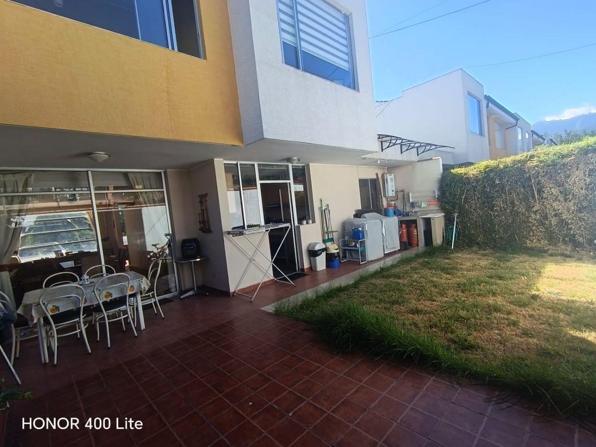 Hermosa Casa de 250 m² con 4 Dorm. en Venta en Cumbayá — imagen 4