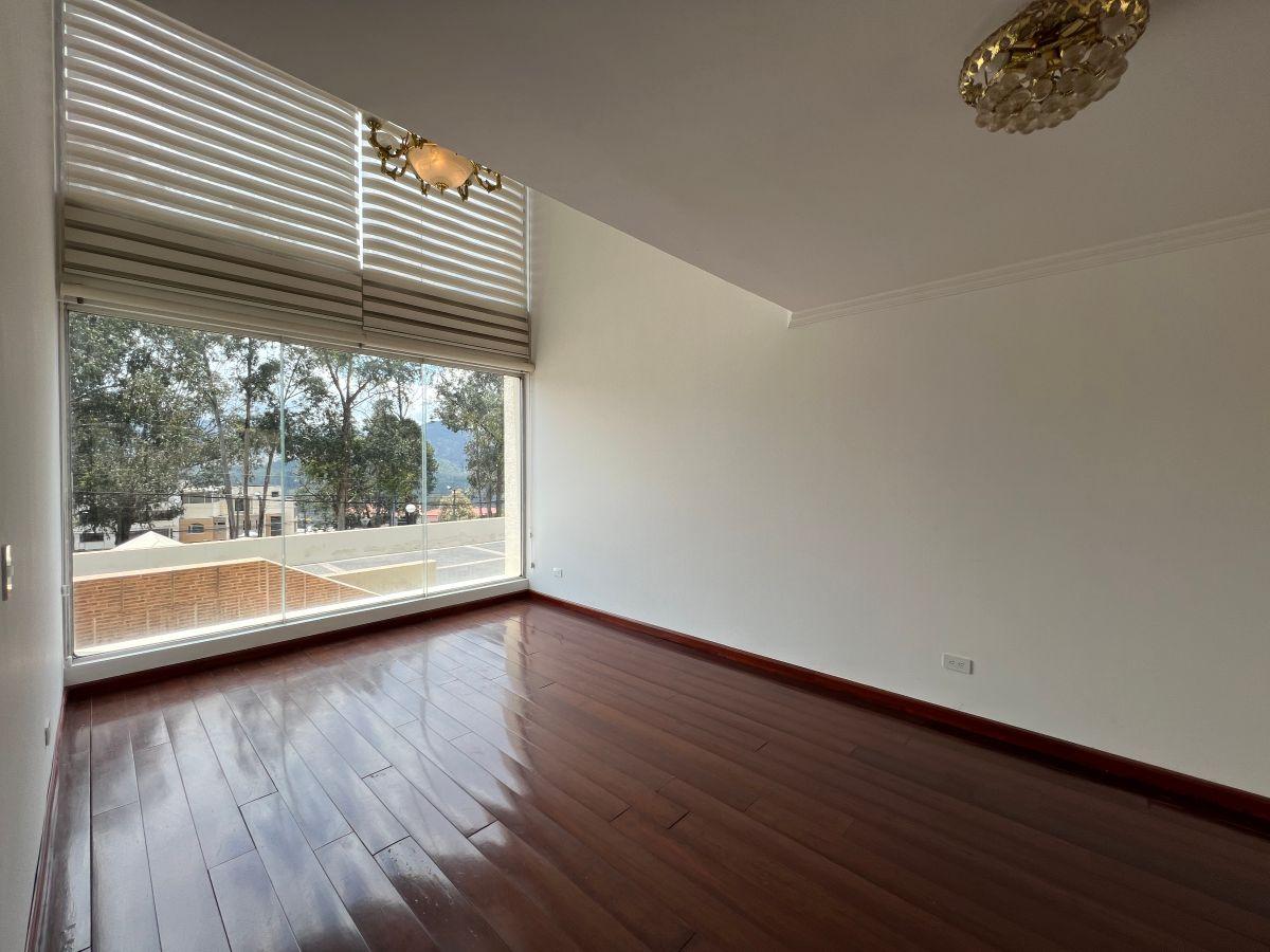 Casa en Venta 3 Dorm. en Ponceano | 3 Plantas + Estudio + Sala de Tv + Terraza. Provincia de Pichincha — imagen 8