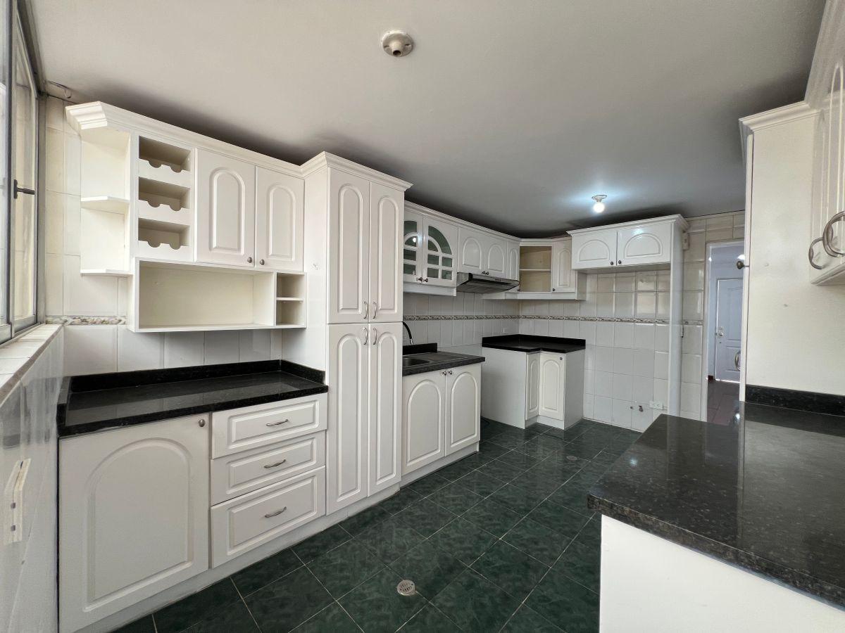 Casa en Venta 3 Dorm. en Ponceano | 3 Plantas + Estudio + Sala de Tv + Terraza. Provincia de Pichincha — imagen 4