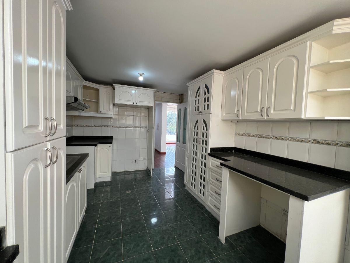 Casa en Venta 3 Dorm. en Ponceano | 3 Plantas + Estudio + Sala de Tv + Terraza. Provincia de Pichincha — imagen 3