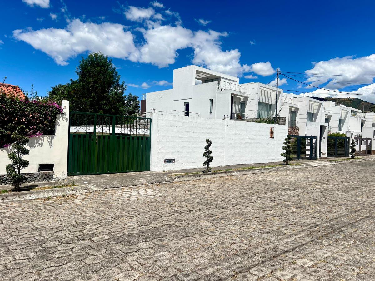 Casa en Venta Tumbaco con Amplio Terreno — imagen 10