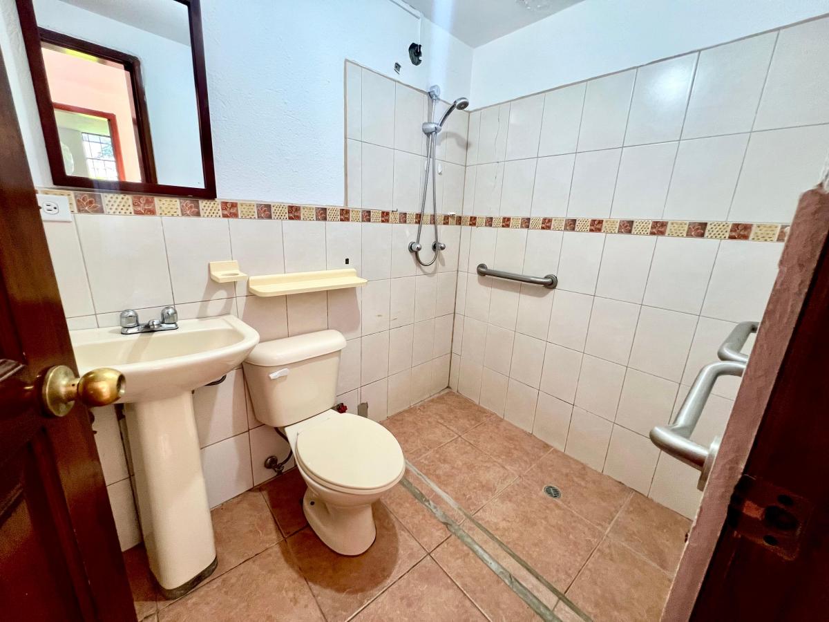 Casa en Venta Tumbaco con Amplio Terreno — imagen 3