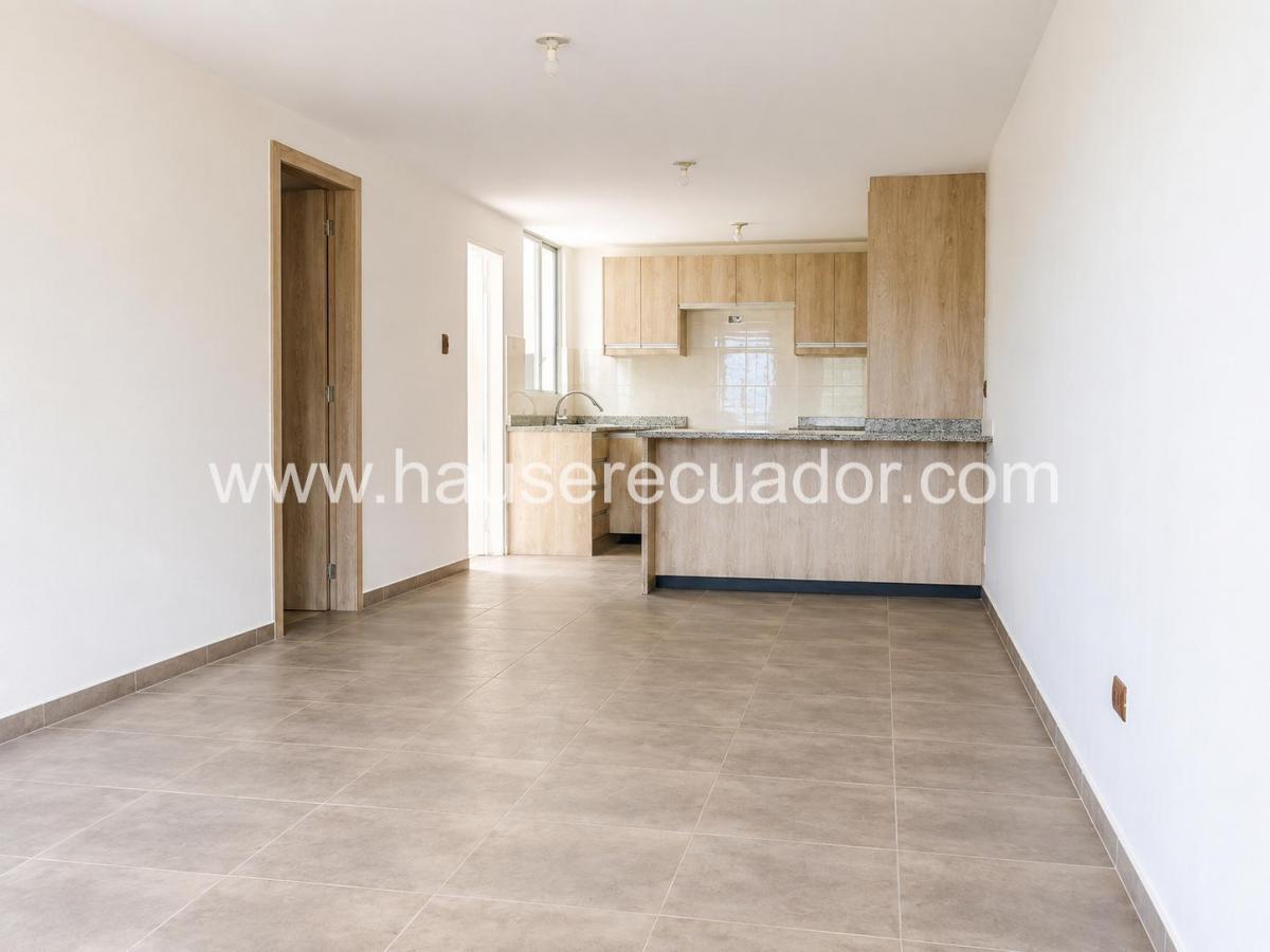 Moderna y Acogedora Casa de Venta, Ubicada Dentro de un Conjunto Residencial en Conocoto — imagen 10