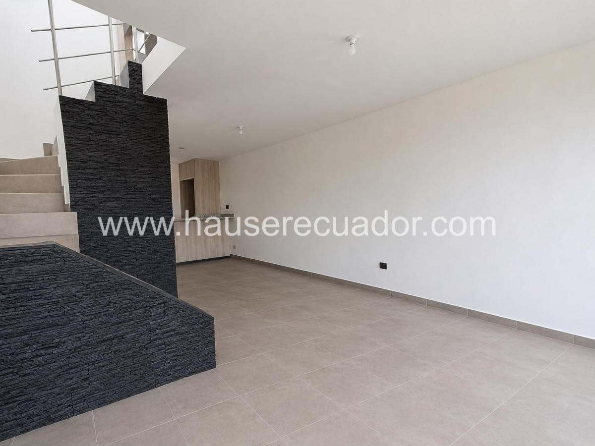 Moderna y Acogedora Casa de Venta, Ubicada Dentro de un Conjunto Residencial en Conocoto — imagen 9