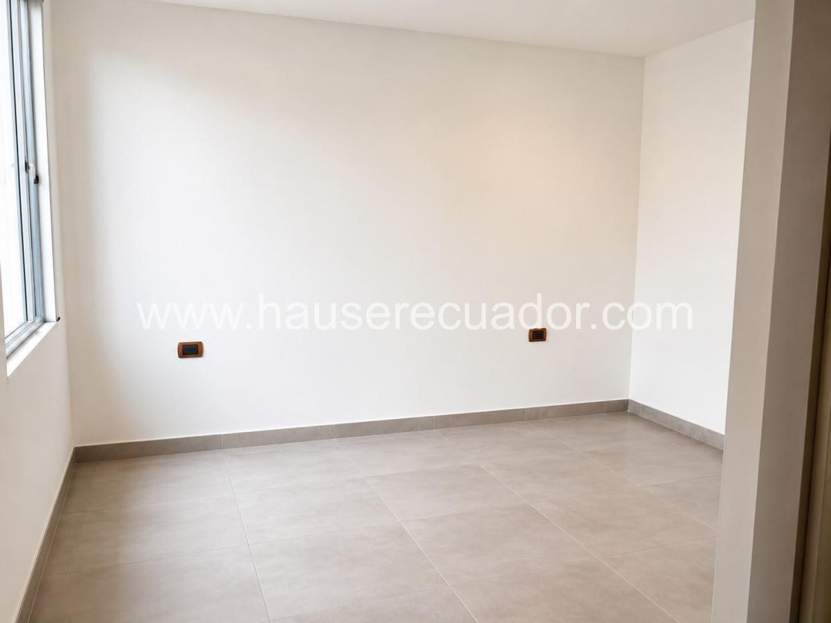 Moderna y Acogedora Casa de Venta, Ubicada Dentro de un Conjunto Residencial en Conocoto — imagen 6