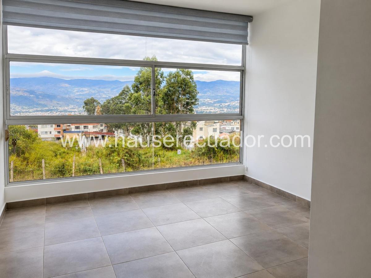 Moderna y Acogedora Casa de Venta, Ubicada Dentro de un Conjunto Residencial en Conocoto — imagen 3