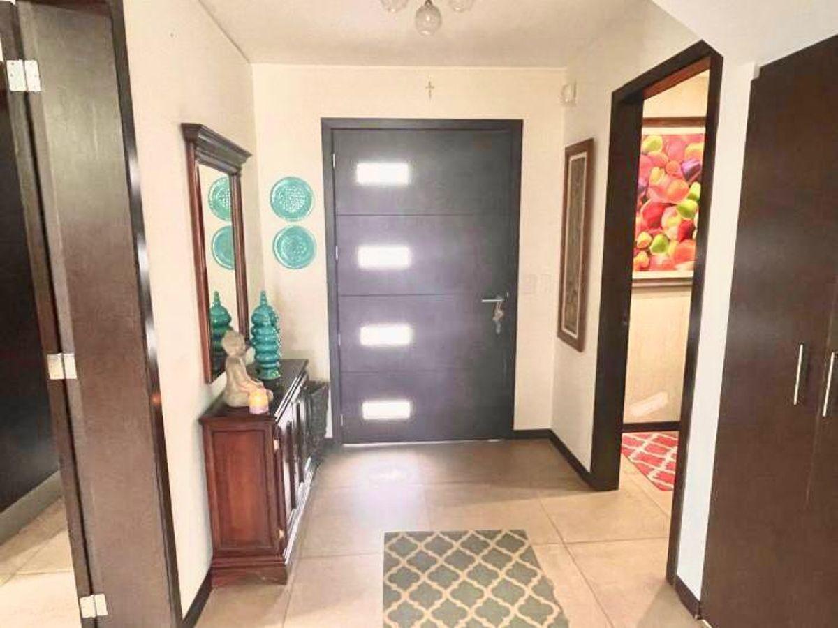 Hermosa Casa de Venta Dentro de Conjunto Privado con Piscina en Cumbaya — imagen 9