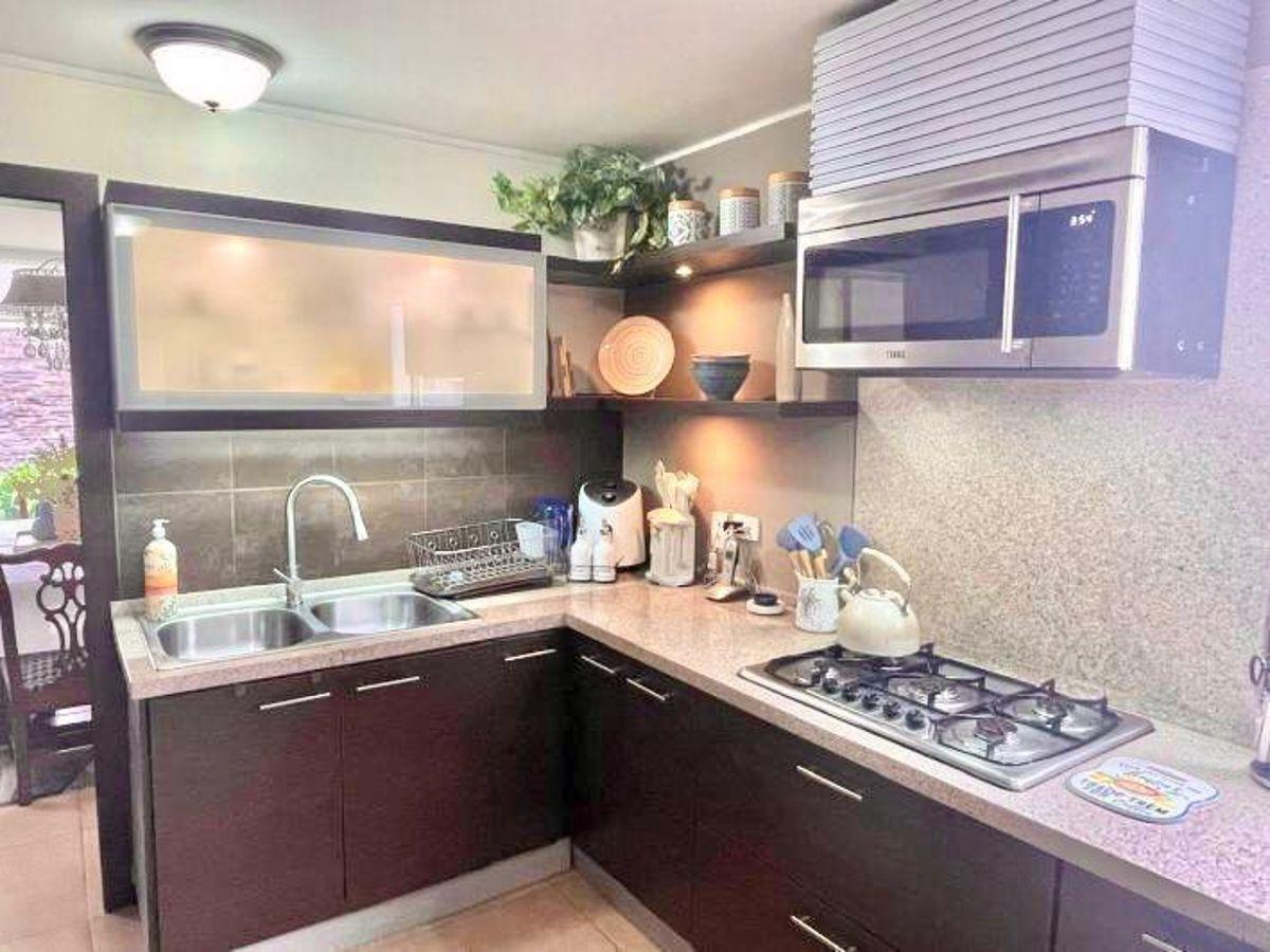 Hermosa Casa de Venta Dentro de Conjunto Privado con Piscina en Cumbaya — imagen 8