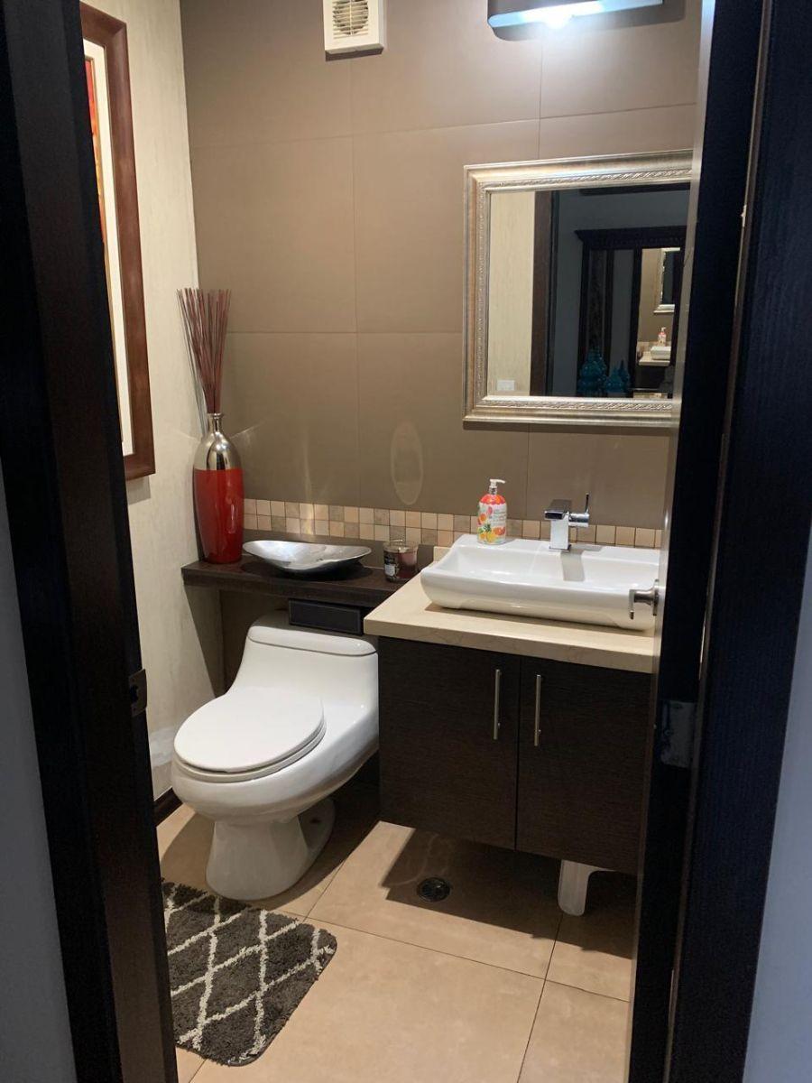 Hermosa Casa de Venta Dentro de Conjunto Privado con Piscina en Cumbaya — imagen 6