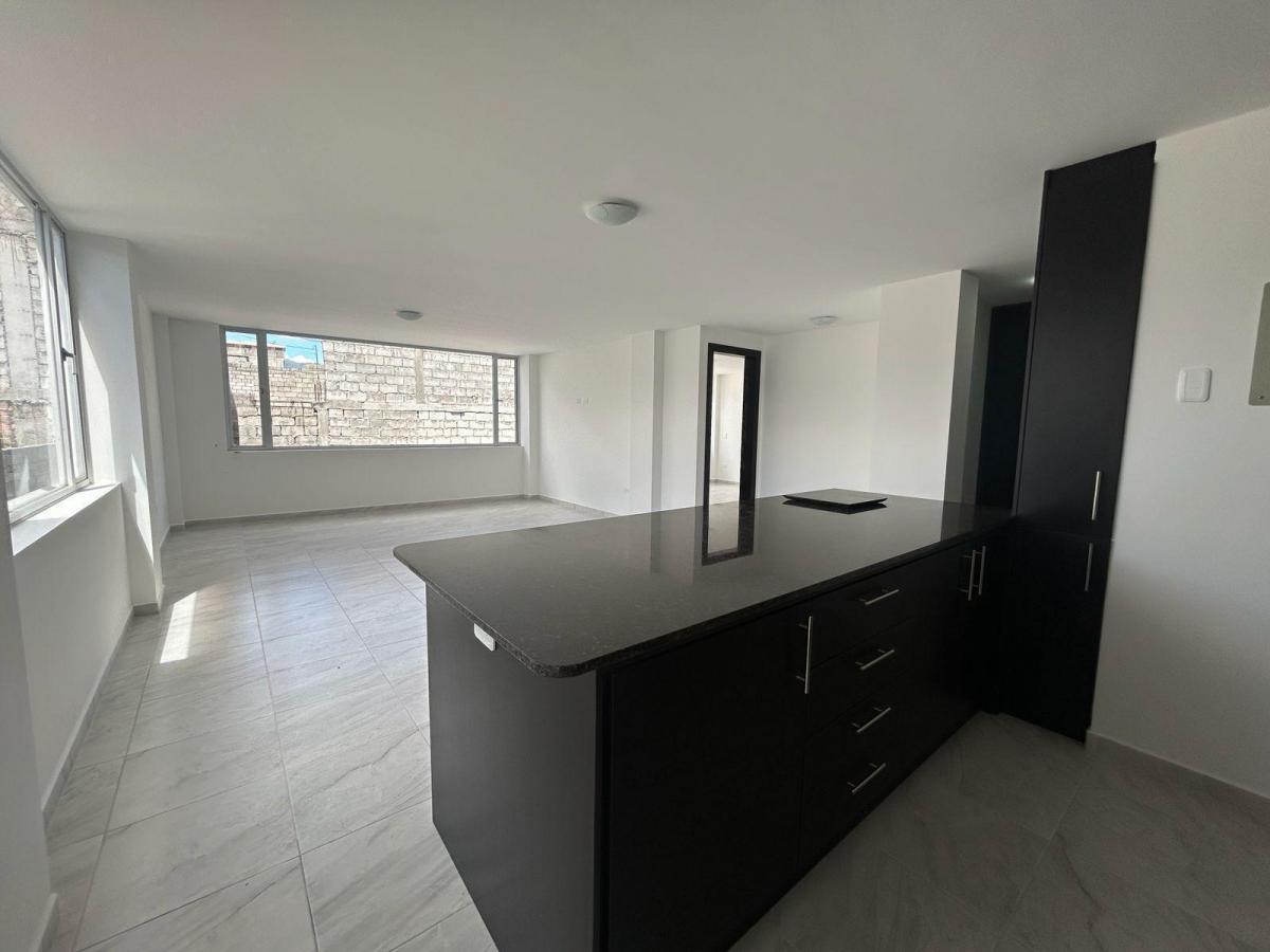 Ira Venta Suite con Parqueadero Sector Abdón Calderón Sangolquí — imagen 9