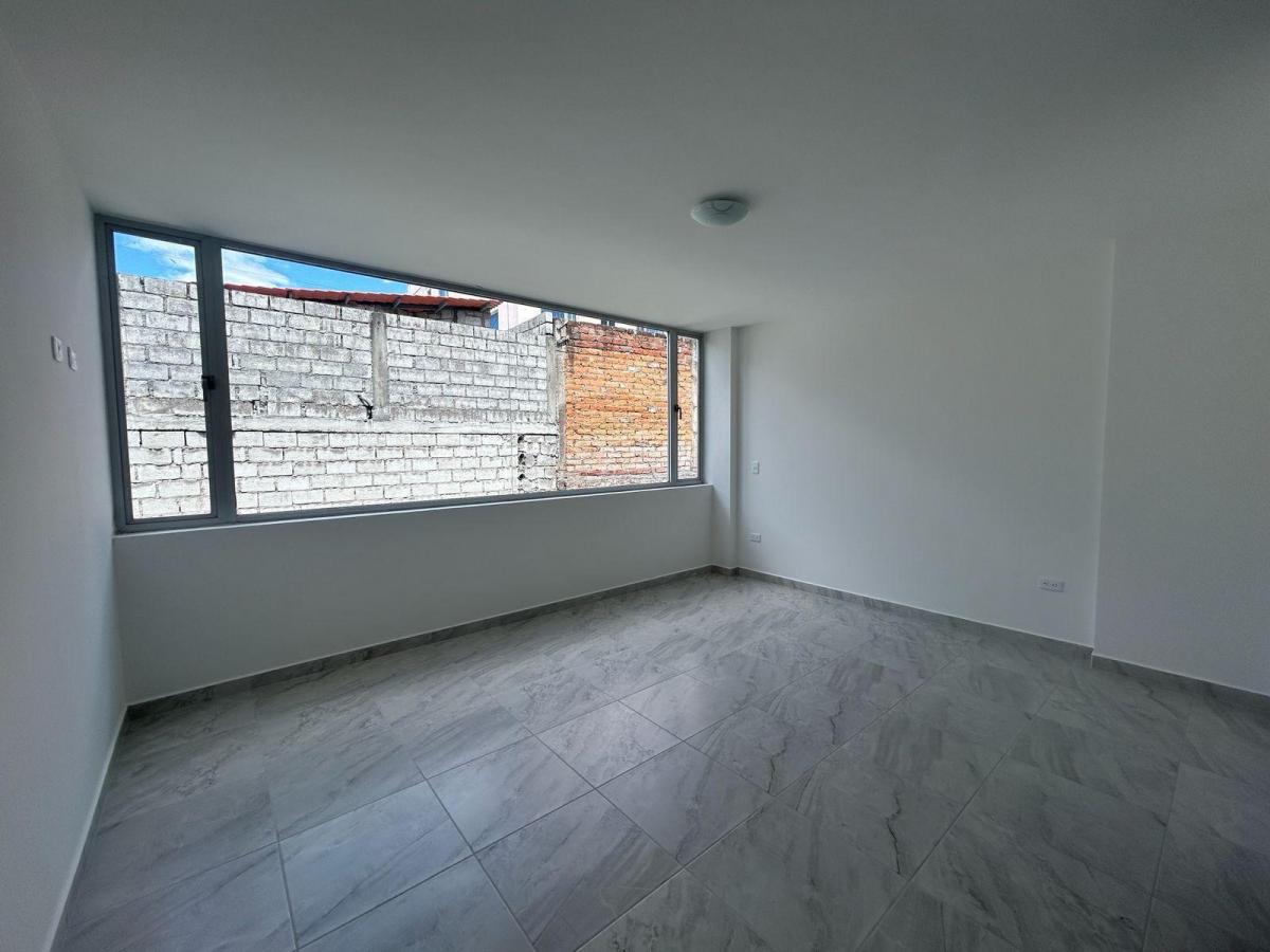 Ira Venta Suite con Parqueadero Sector Abdón Calderón Sangolquí — imagen 5