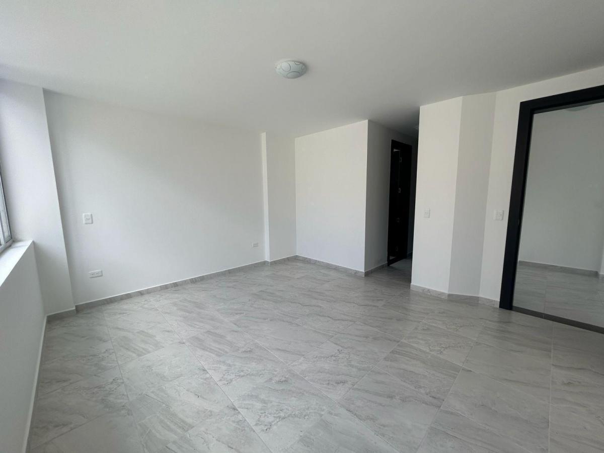 Ira Venta Suite con Parqueadero Sector Abdón Calderón Sangolquí — imagen 4