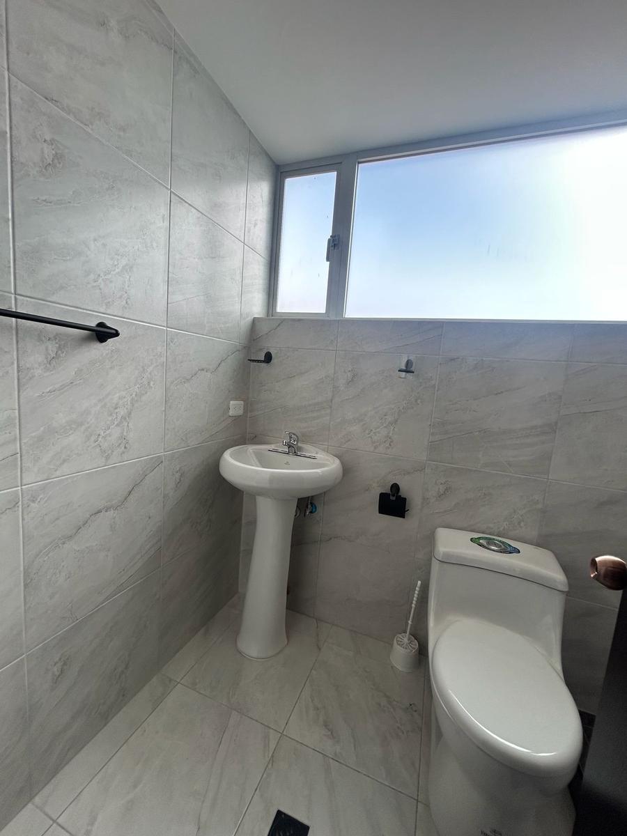 Ira Venta Suite con Parqueadero Sector Abdón Calderón Sangolquí — imagen 3