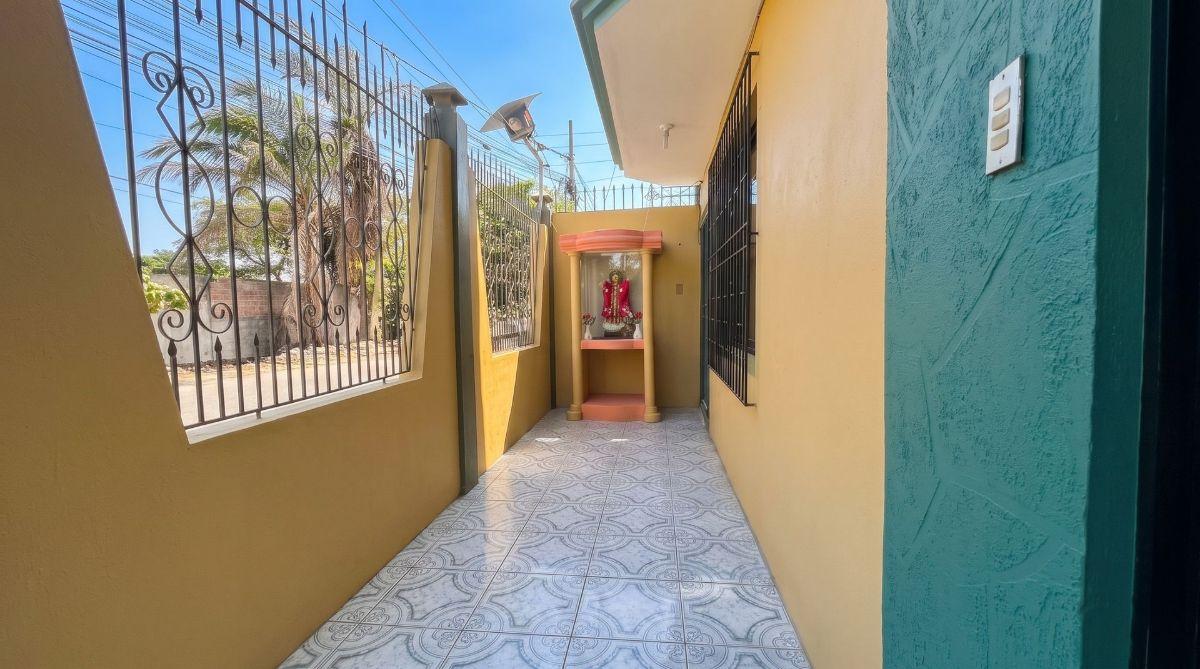 Casa Rentera de Tres Pisos en Venta, El Oro — imagen 10