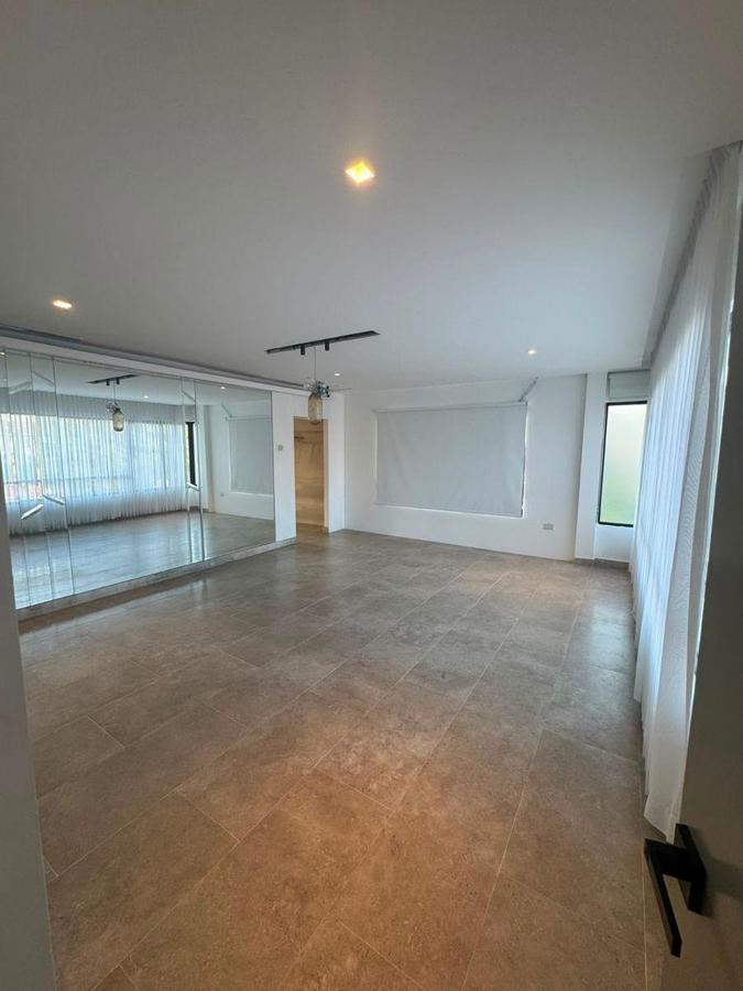 Casa de Lujo con Piscina y 4 Parqueos en Urbanización Privada - Estancias del Río, Guayas — imagen 3