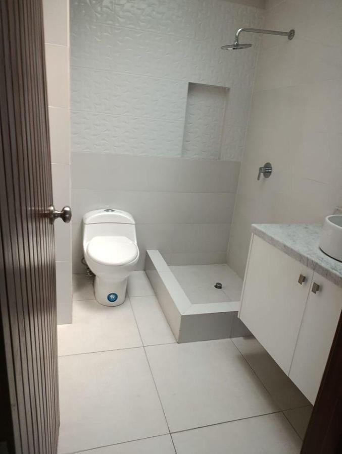 Vendo Departamento en Urdesa Central, Guayas — imagen 5