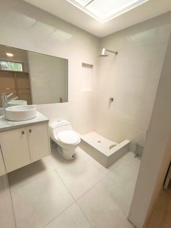 Vendo Departamento en Urdesa Central, Guayas — imagen 4