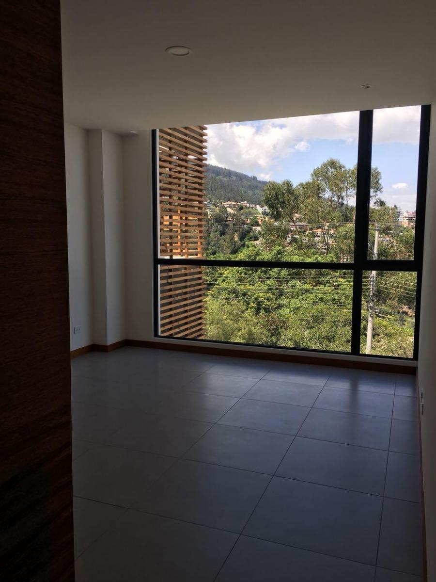 Vendo Lujoso Departamento en Cumbaya — imagen 7