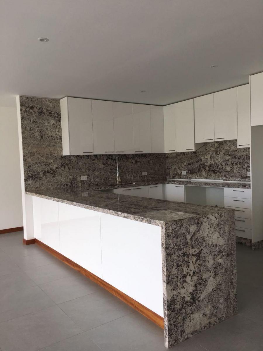 Vendo Lujoso Departamento en Cumbaya — imagen 5