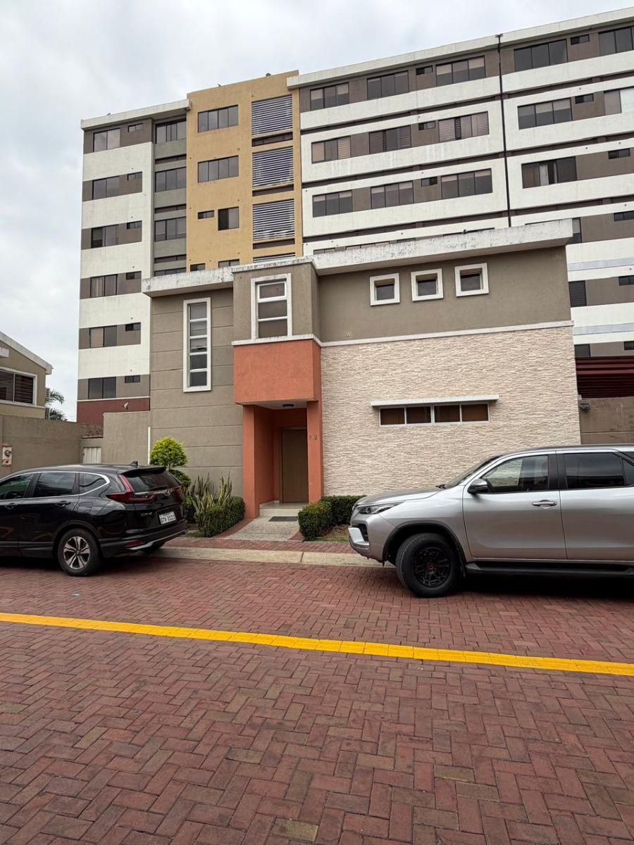Casa en Venta en San Sebastián | 4 Dorm. | Amplio Patio | $215.000, Guayas — imagen 4