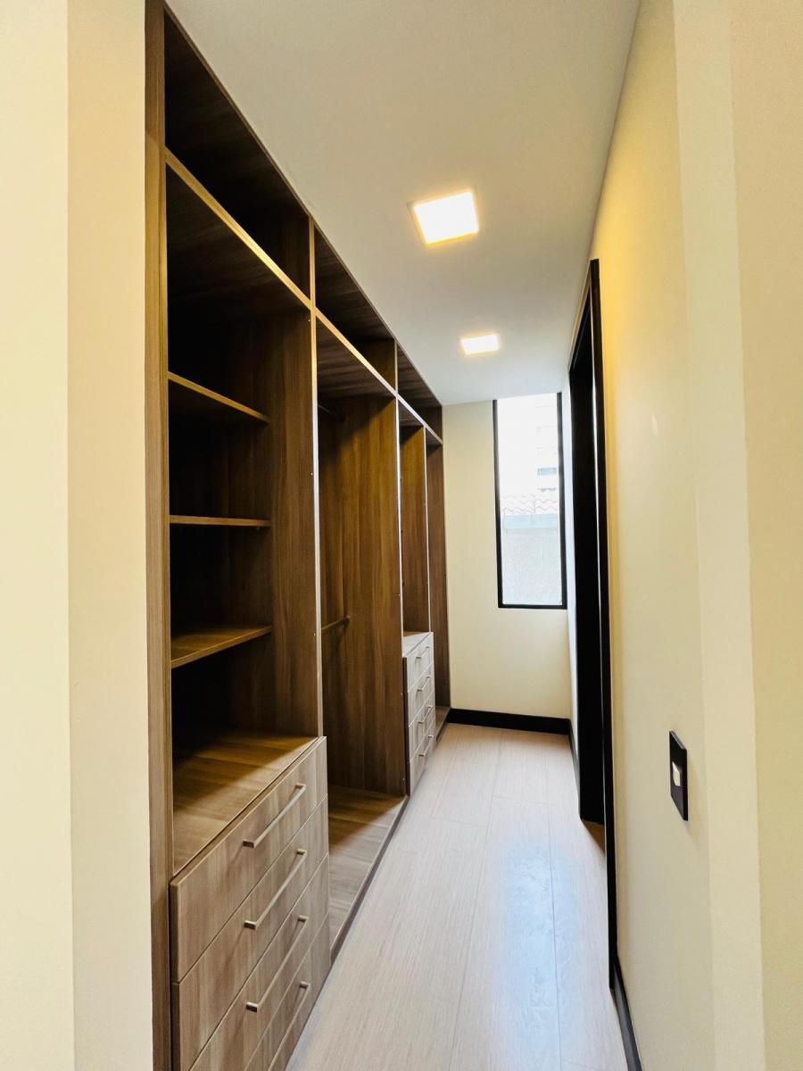 Ira Venta Departamento 3 Dorm. con Terraza. González Suárez. Provincia de Pichincha — imagen 4