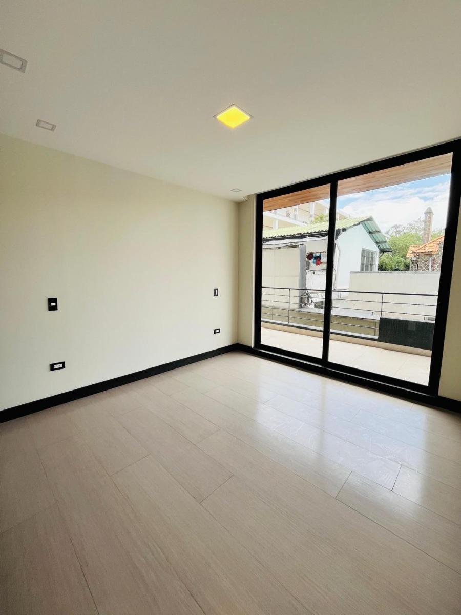 Ira Venta Departamento 3 Dorm. con Terraza. González Suárez. Provincia de Pichincha — imagen 3
