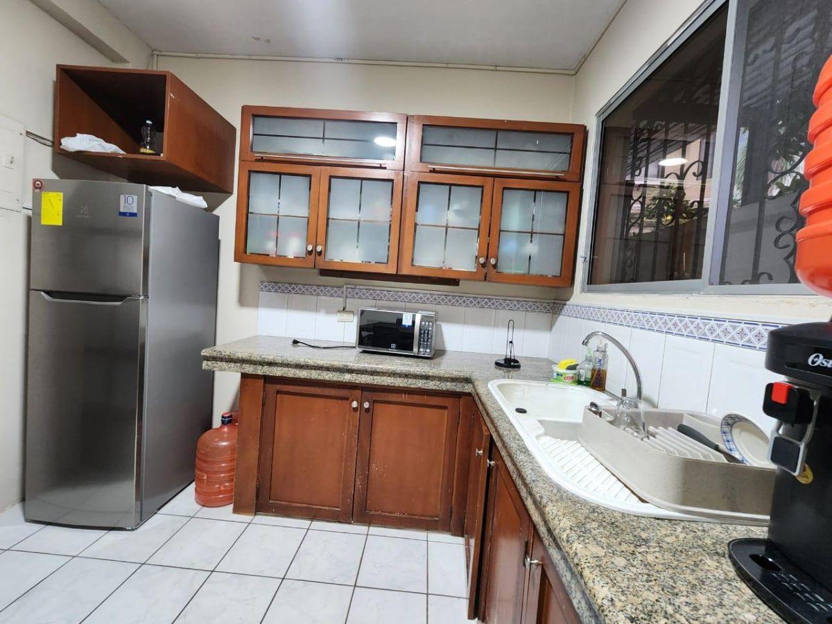 Casa con 3 Habitaciones de 261 m² en Venta en Los Ceibos, Guayas — imagen 7