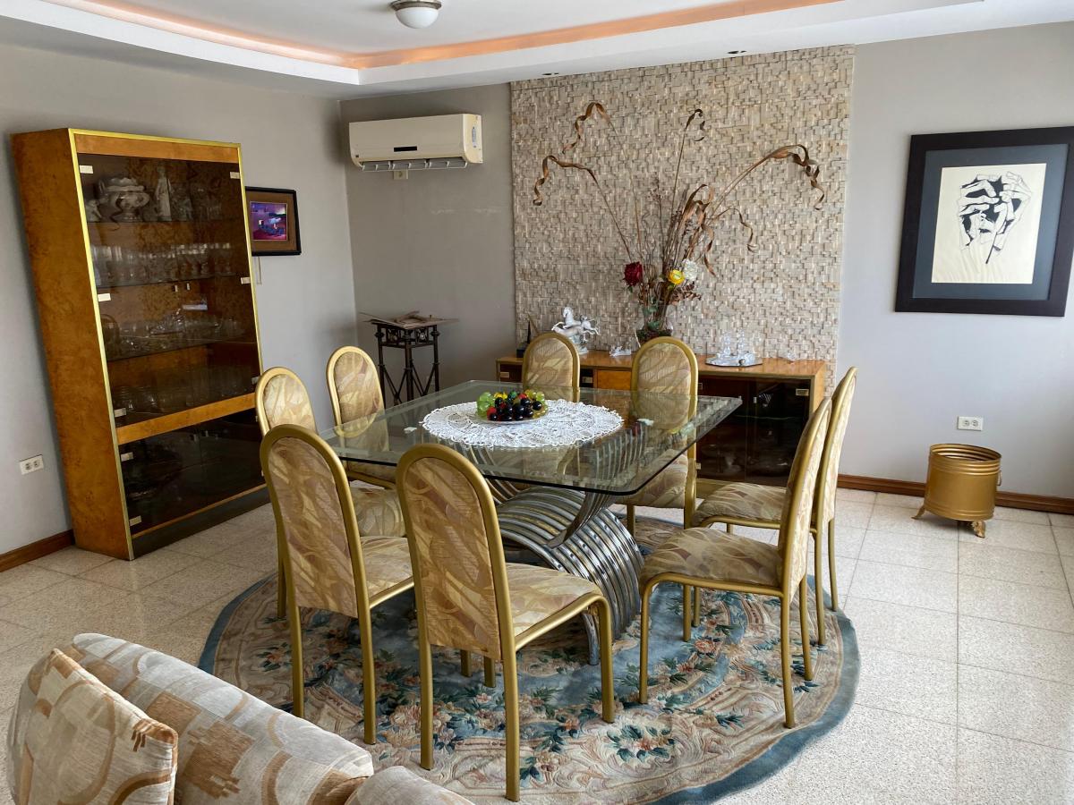 Venta de Casa en Urdesa Central Bálsamos, Guayas — imagen 8
