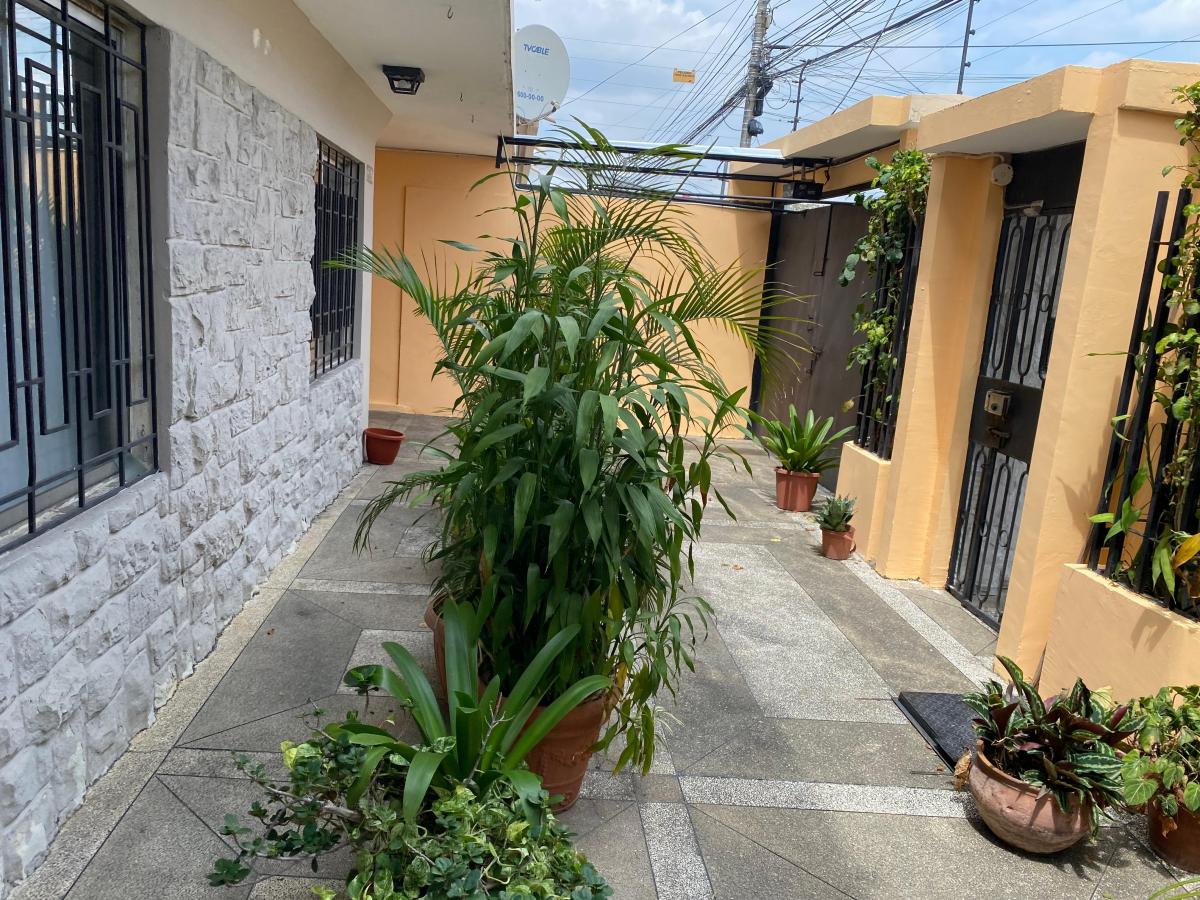 Venta de Casa en Urdesa Central Bálsamos, Guayas — imagen 7