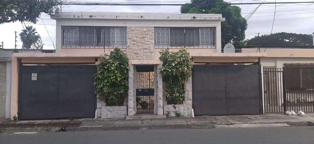 Venta de Casa en Urdesa Central Bálsamos, Guayas — imagen 6