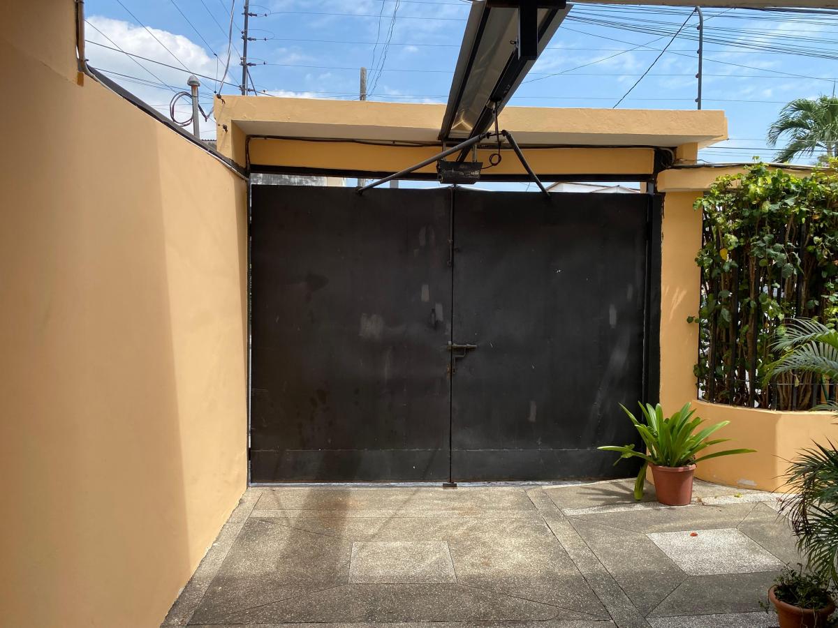 Venta de Casa en Urdesa Central Bálsamos, Guayas — imagen 5