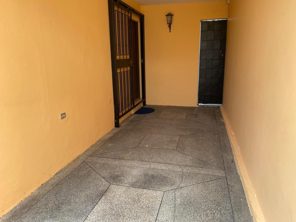 Venta de Casa en Urdesa Central Bálsamos, Guayas — imagen 3
