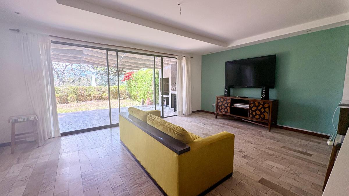 Casa de Venta / 240 m² con 3 Habitaciones en Cumbayá — imagen 9