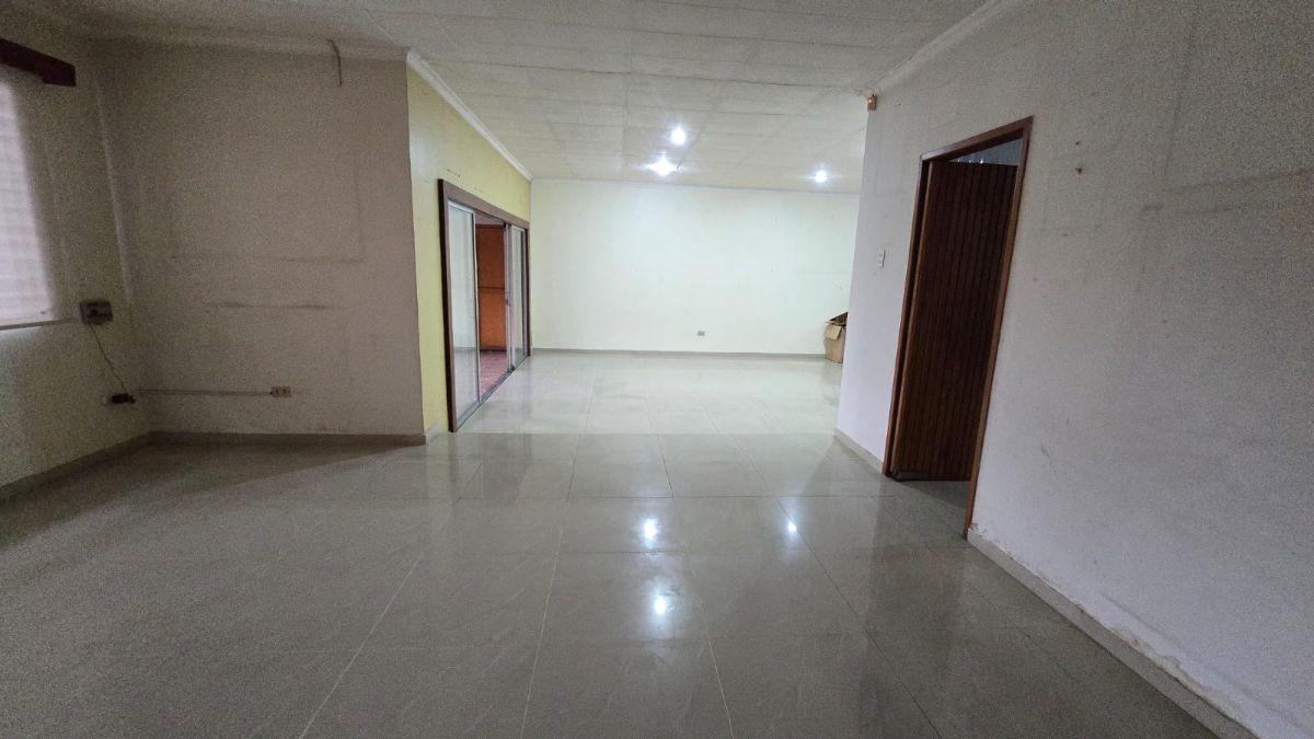 En Venta Casa en Urdesa Central - B. Cobos, Guayas — imagen 8