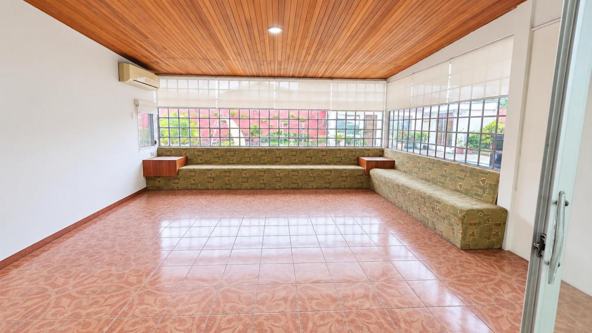 En Venta Casa en Urdesa Central - B. Cobos, Guayas — imagen 7